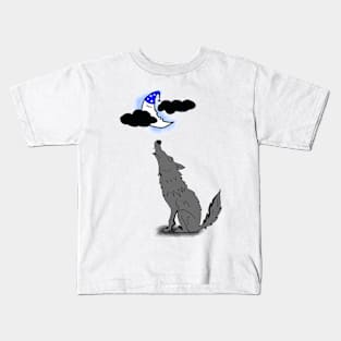 Wolf howling at the moon Kids T-Shirt